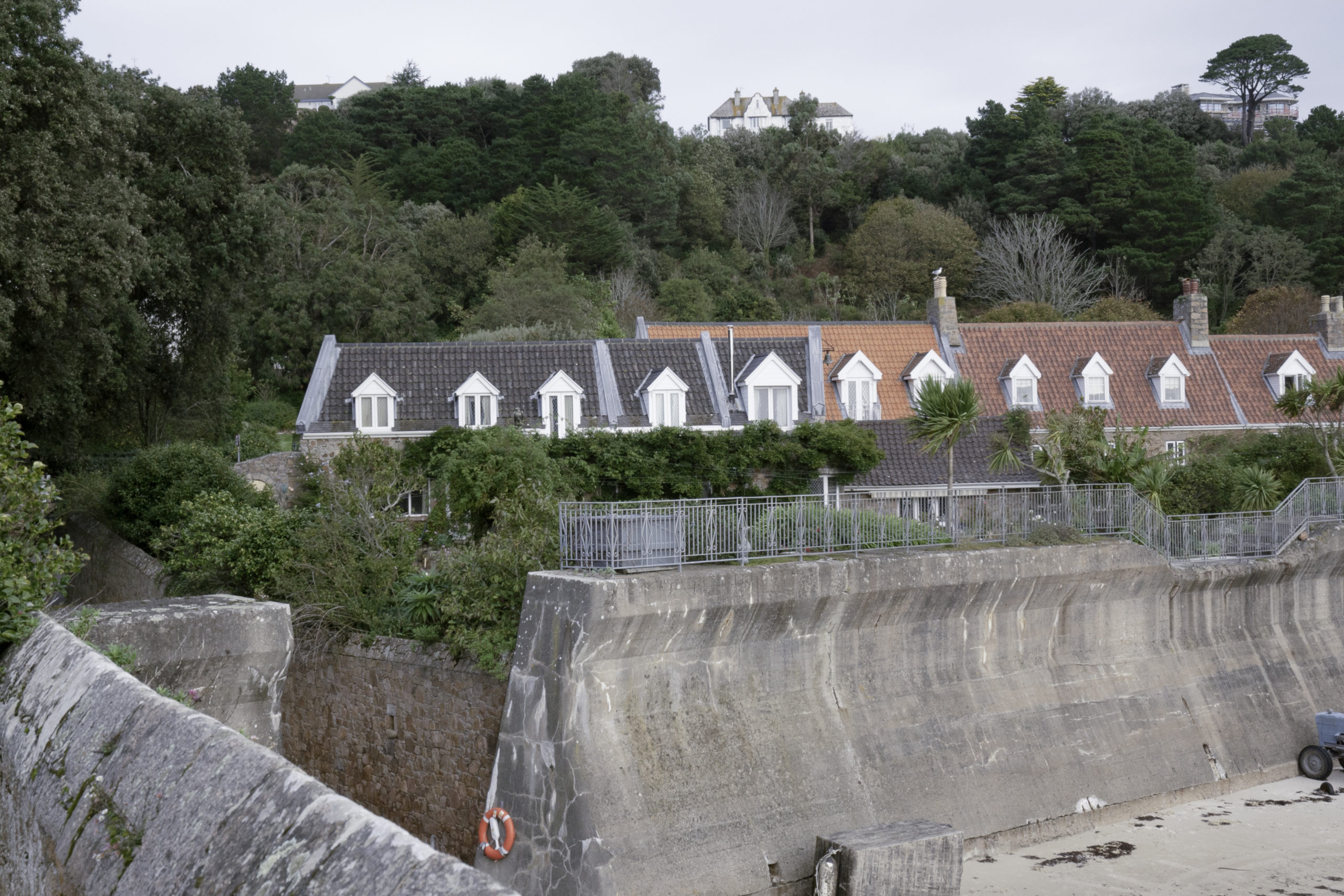 Cahun-Moore_DSC02037_rand